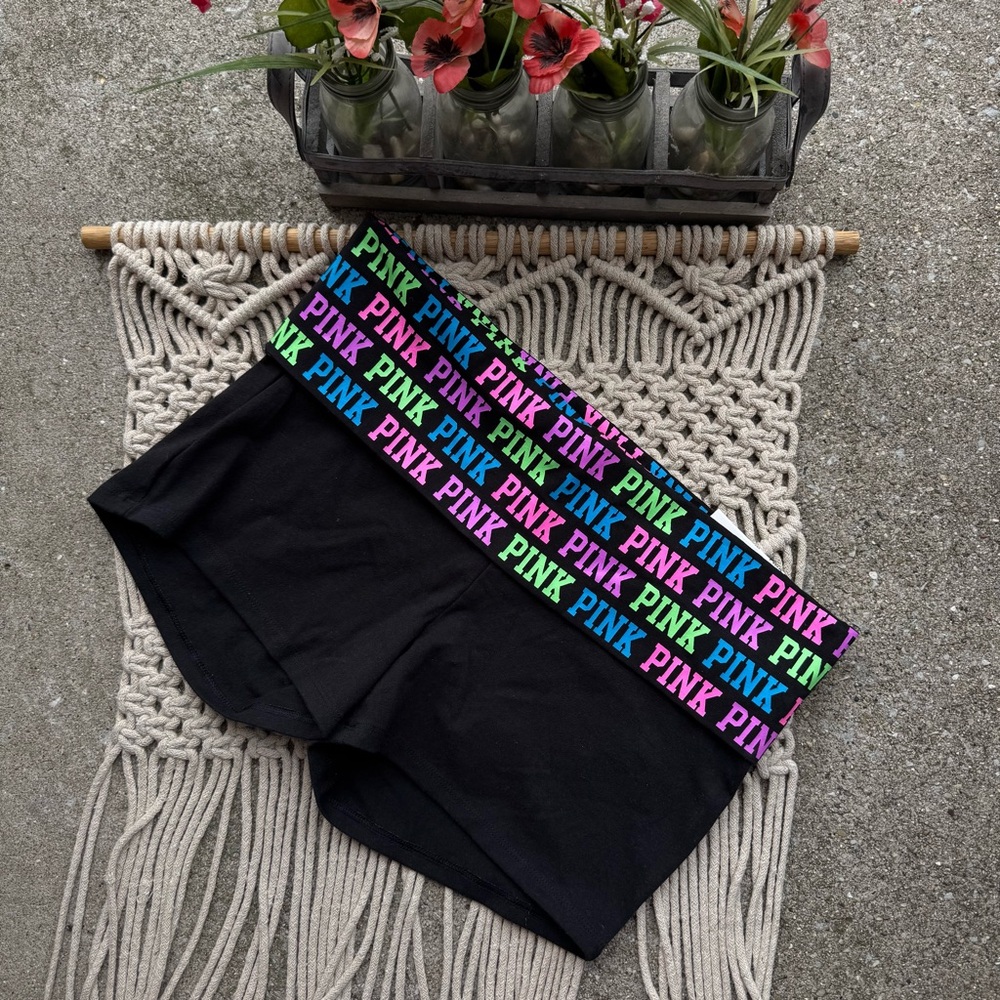 NWT PINK Victoria’s Secret Black Yoga Shorts Shortie Fold-over Band Size Large